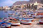 Barques de pêche sur la plage d' Aspra (1)